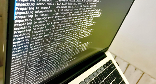 Ascesa di un'alternativa: come un sistema operativo aperto sta sfidando i colossi della tecnologia